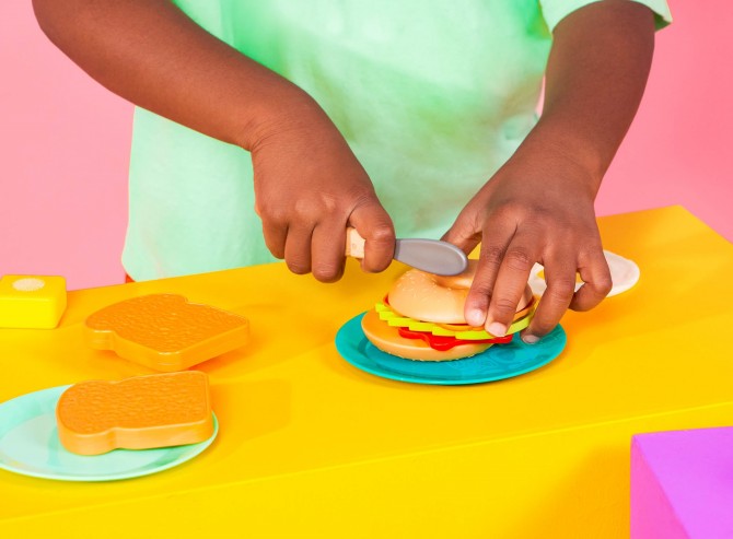 Toster z akcesoriami B. Toys Mini Chef do robienia kanapek